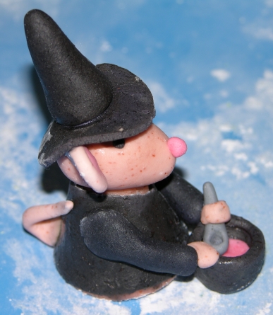 Halloween Cake - In the Making - Witch Mouse